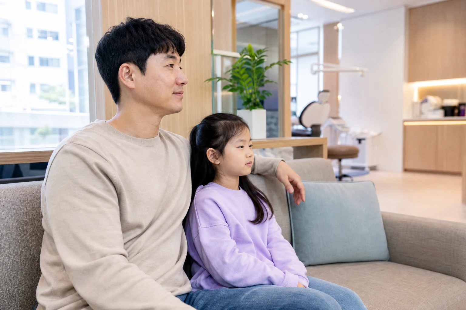 어린이 치과 검진 시기 관리와 치과 확인 장면